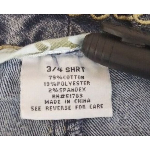 Maurices Women's Distressed Whiskered Embroidered Bootcut Jeans Size 3/4 Short - Picture 8 of 9